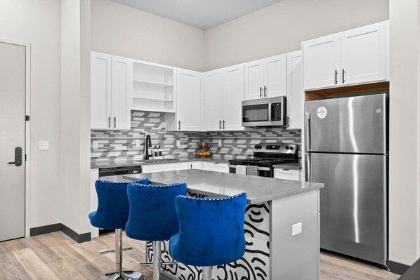 Fridge, microwave, oven, stovetop