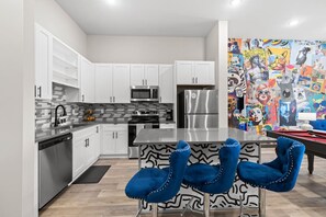 Fridge, microwave, oven, stovetop - Relaxing 1BR- Ideal Base for Nashville Adventures! (Nashville)