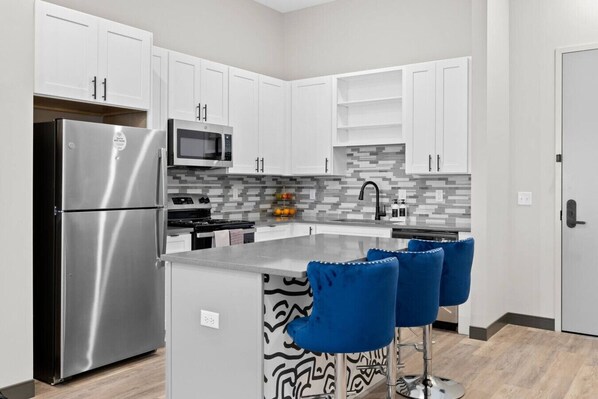 Fridge, microwave, oven, stovetop