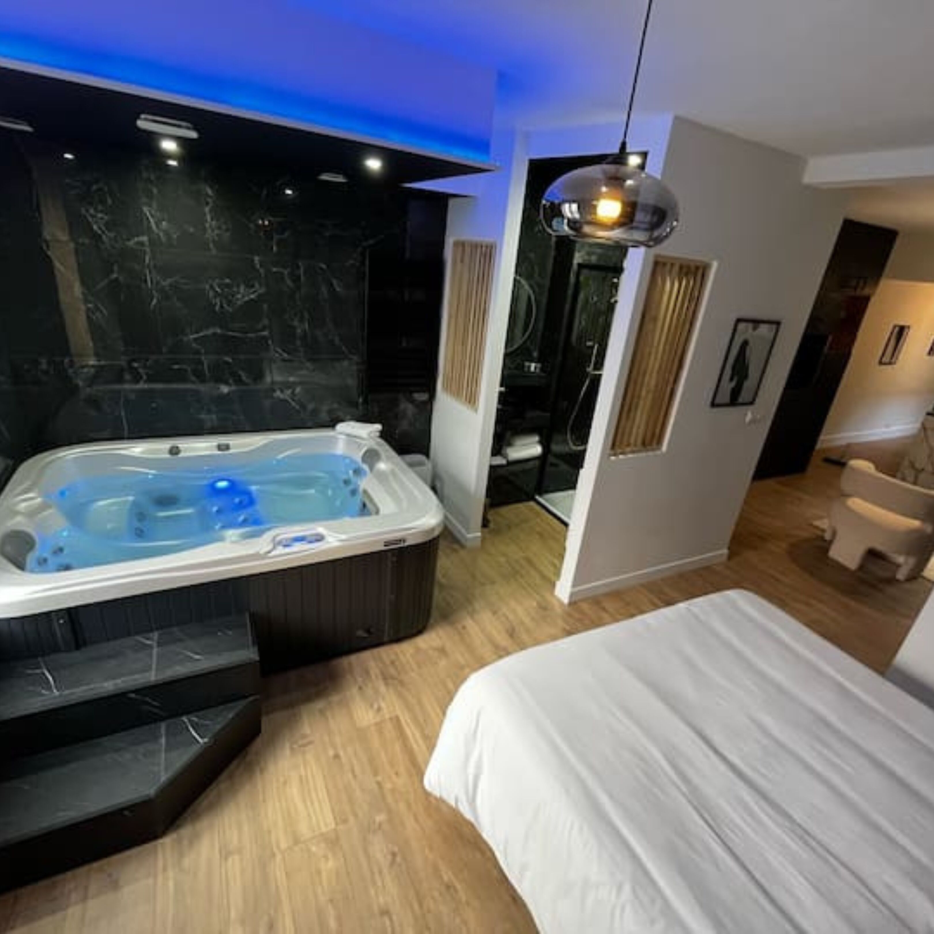 1 chambre, fer et planche à repasser, Wi-Fi gratuit, draps fournis
