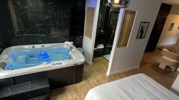 1 slaapkamer, een strijkplank/strijkijzer, gratis wifi, beddengoed
