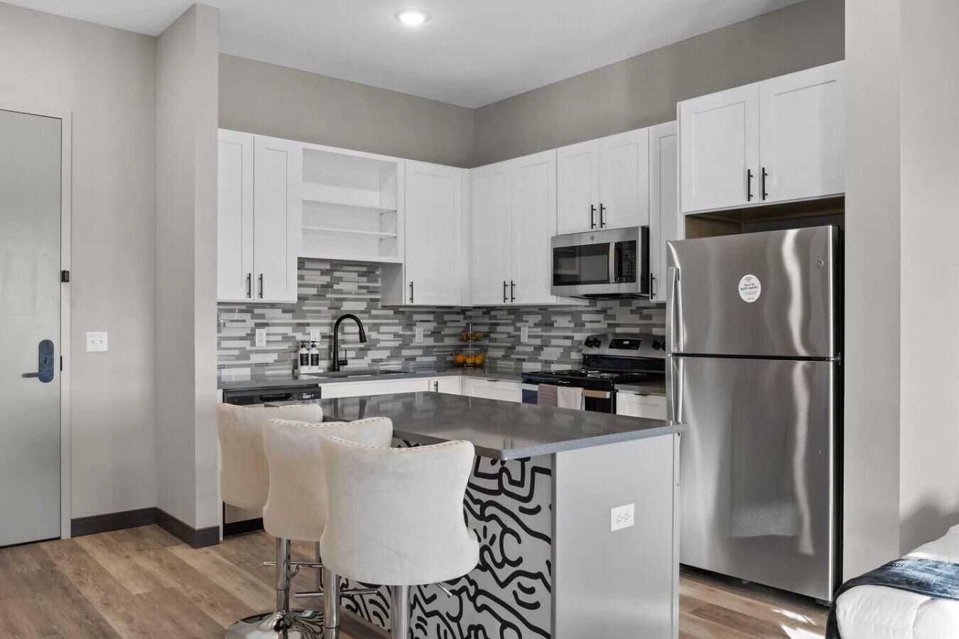 Køleskab, mikrobølgeovn, ovn, kogeplade