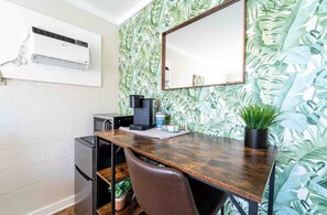 Interior - Bahama Breeze | Charming Stay for Couples (Panama City Beach)