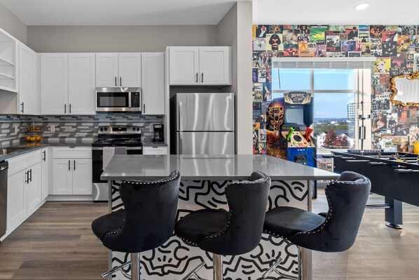 Fridge, microwave, oven, stovetop - Fun-Filled Getaway: Trendy Spot w/ Foosball! (Nashville)