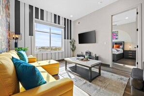 Desk, iron/ironing board, WiFi, bed sheets