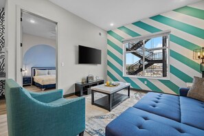 Silitysrauta/-lauta, Wi-Fi, vuodevaatteet