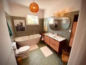 Shower, towels, soap, toilet paper