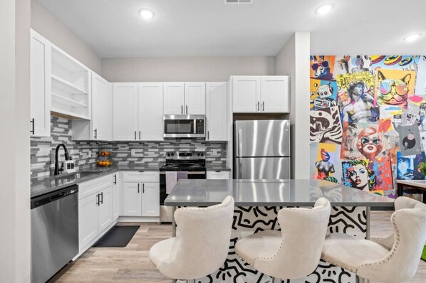 Fridge, microwave, oven, stovetop