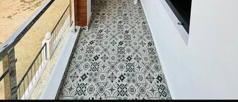 Comfort tweepersoonskamer | Een bureau, een laptopwerkplek, gratis wifi