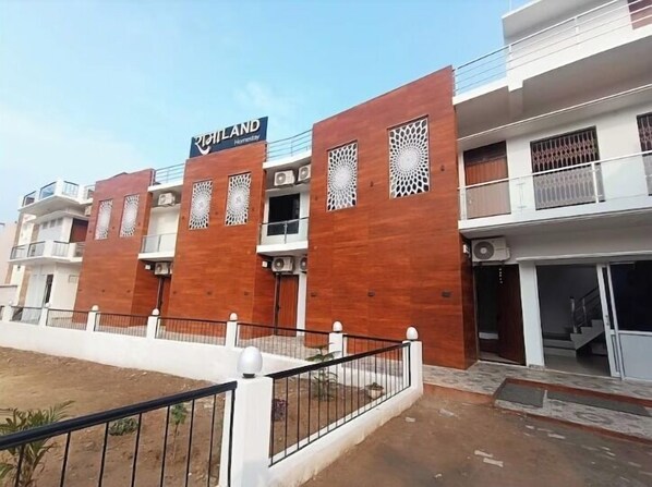 Comfort Double Room | Desk, laptop workspace, free WiFi - Hotel Ramaland (Faizabad)