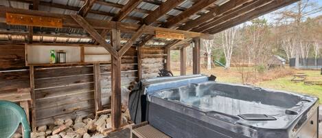 Outdoor spa tub