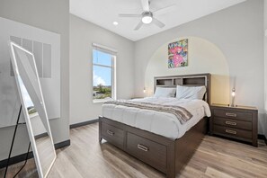 Desk, iron/ironing board, WiFi, bed sheets