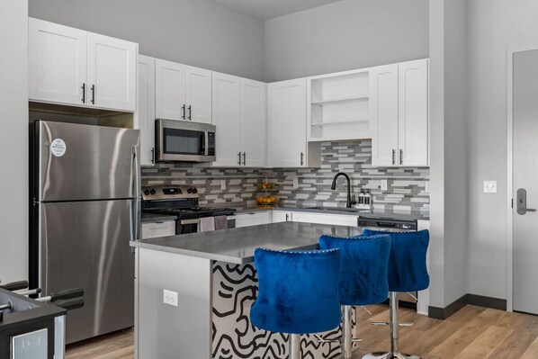 Fridge, microwave, oven, stovetop