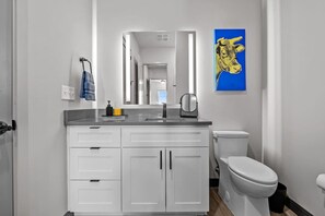 Hair dryer - Nashville Getaway + Free Wifi, Sleeps 4 (Nashville)