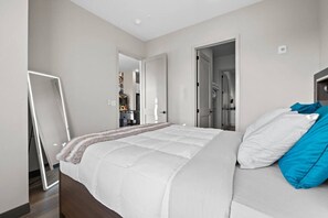 Iron/ironing board, WiFi, bed sheets - Trendy Oasis: 8 Min to Broadway w/Arcade, Sleeps 4 (Nashville)