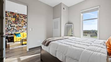Iron/ironing board, WiFi, bed sheets