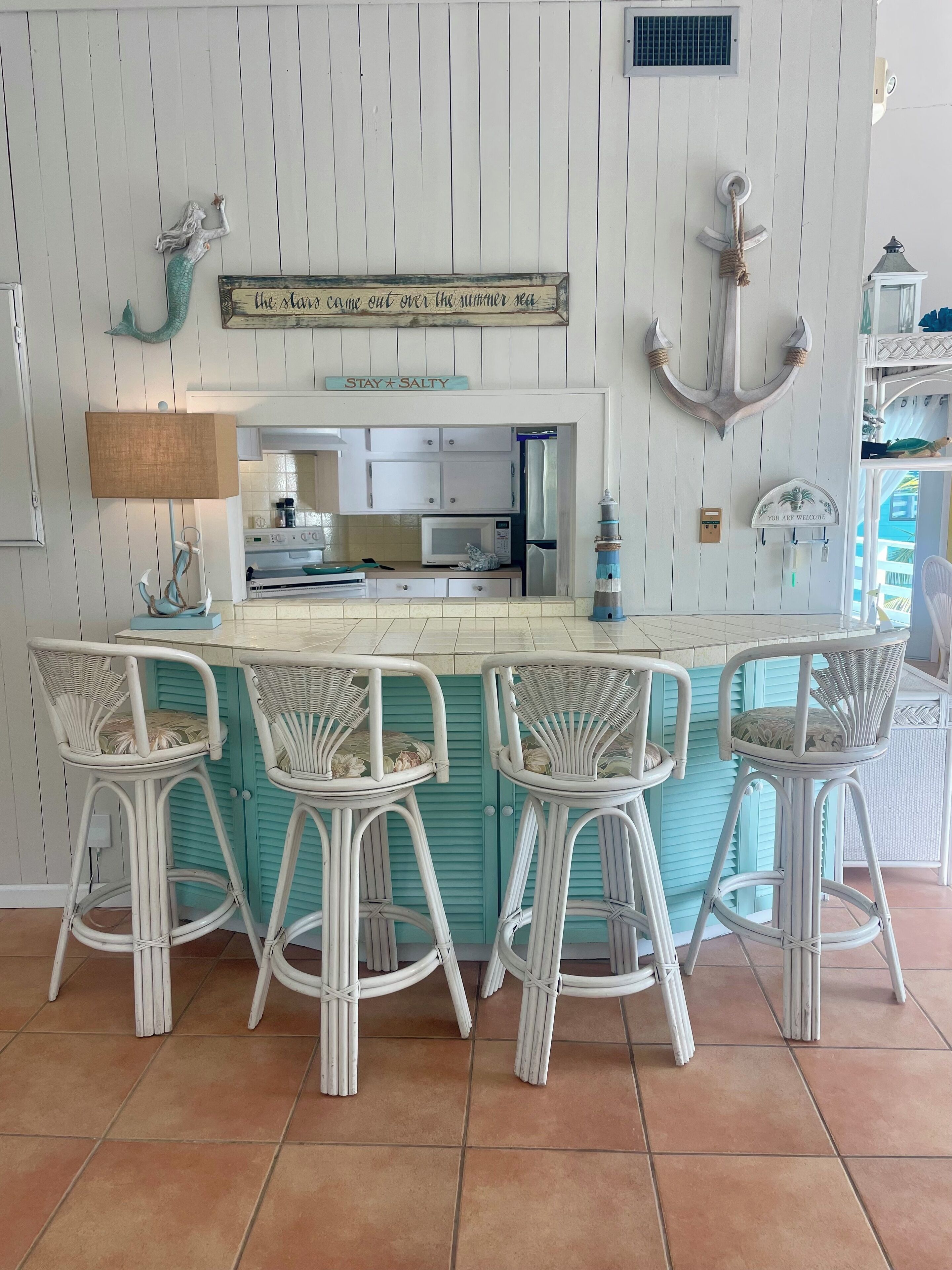 Mikrobølgeovn, ovn, kokeplater og oppvaskmaskin