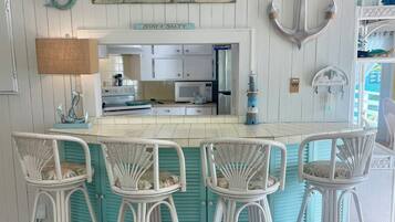 Micro-ondes, four, plaque de cuisson, lave-vaisselle