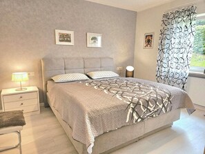 1 habitación, escritorio, wifi gratis y ropa de cama 