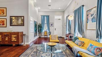 Smart TV, stereo, offices