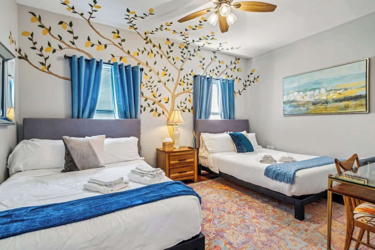 5 bedrooms, desk, iron/ironing board, travel crib