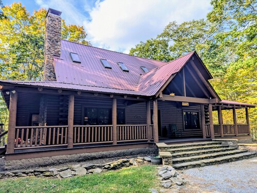 Amazing Views! 5-bedroom cabin only 1.5 miles from Snowshoe entrance