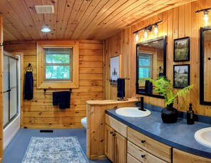 Jetted tub, hair dryer, bidet, towels