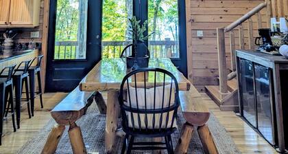 Amazing Views! 5-bedroom cabin only 1.5 miles from Snowshoe entrance