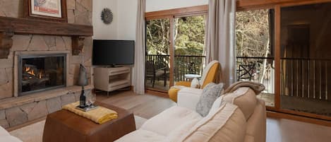 Een smart-tv en een open haard