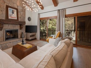 Smart TV, fireplace