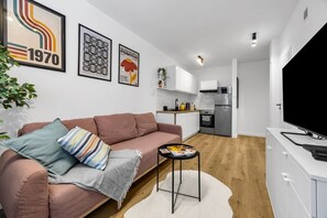 TV - Downtown Apt - Trams & Bus Nearby - by Rentujemy (Warszawa)