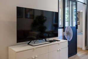 Interior - Downtown Apt - Trams & Bus Nearby - by Rentujemy (Warszawa)