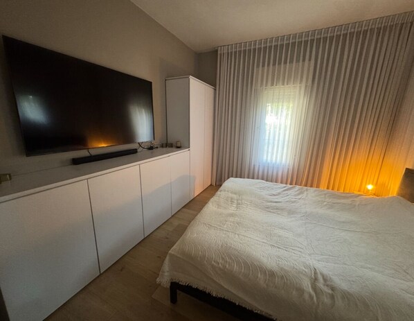 3 chambres, fer et planche à repasser, Wi-Fi, draps fournis