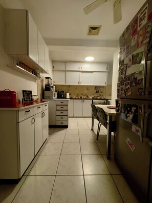 Micro-ondes, four, plaque de cuisson, lave-vaisselle