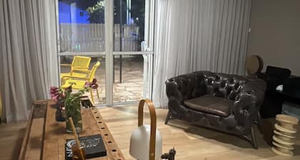 Charming 3-bedroom cottage near the beach - a perfect and central location