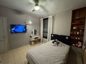 3 habitaciones, tabla de planchar con plancha, wifi y ropa de cama