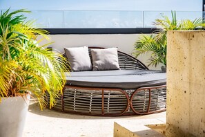 Terrace/patio - Trendy Studio w/Pool, Parking, Walk to Beach (Playa del Carmen)