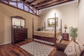 3 bedrooms, iron/ironing board, Internet, bed sheets