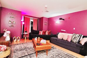 Smart TV, fireplace, video games, DVD player - Fenway BU & Harvard & MIT Steps Away (Cambridge)