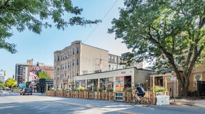 Exterior - Cambridge Luxury Near Harvard & MIT 150” Home Theater Airport Shuttle Netflix (Cambridge)