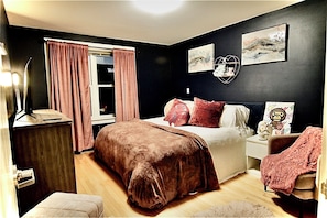 2 habitaciones, caja de seguridad en la habitación y escritorio