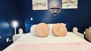 2 bedrooms, in-room safe, desk, iron/ironing board