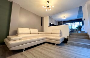 Deluxe Apartment | Living area