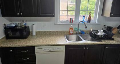 Charming 3 bedroom apartment close to Pearson Airport and all amenities