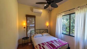 2 habitaciones, tabla de planchar con plancha, wifi y ropa de cama