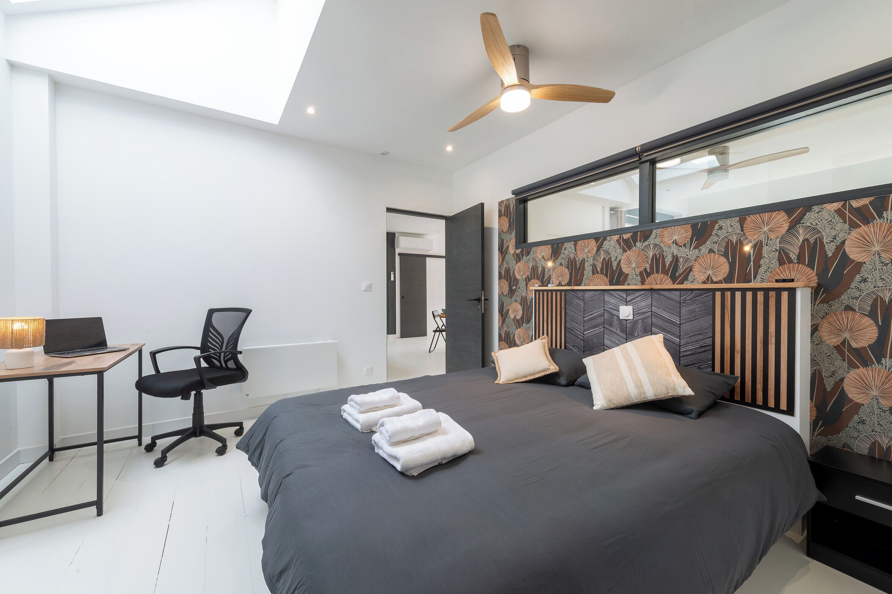 4 chambres, fer et planche à repasser, Wi-Fi, draps fournis