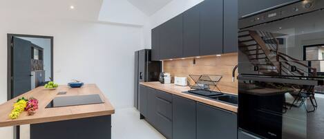 Réfrigérateur, micro-ondes, four, lave-vaisselle