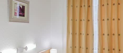 Iron/ironing board, free WiFi