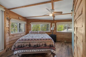2 bedrooms, WiFi, bed sheets - Sunset on the Shoals-Cabin 8 (Diamond City)