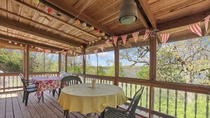 Outdoor dining - Sunset on the Shoals-Cabin 8 (Diamond City)